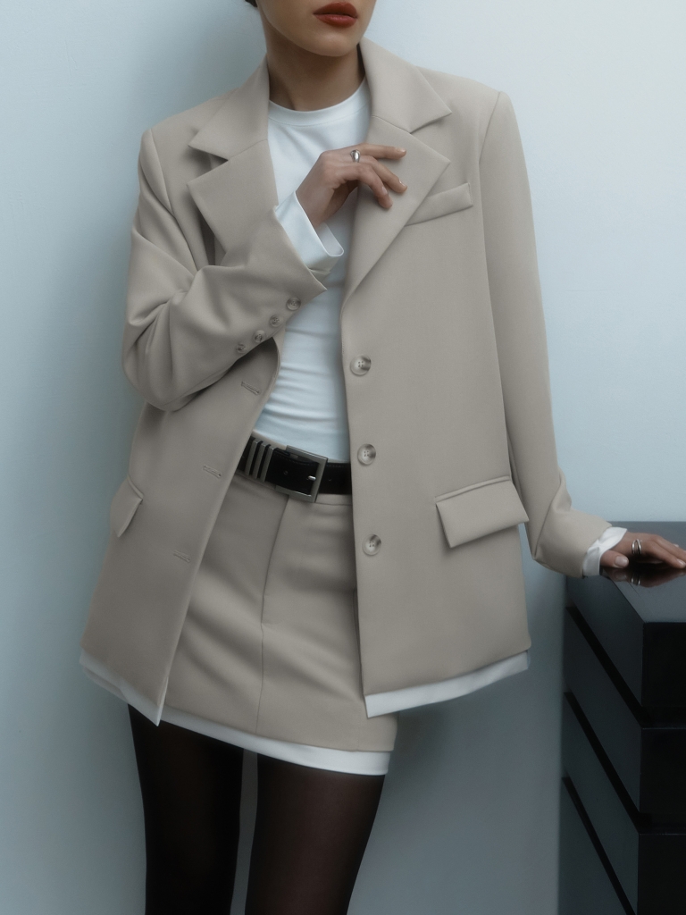 Single-breasted jacket with contrasting inserts