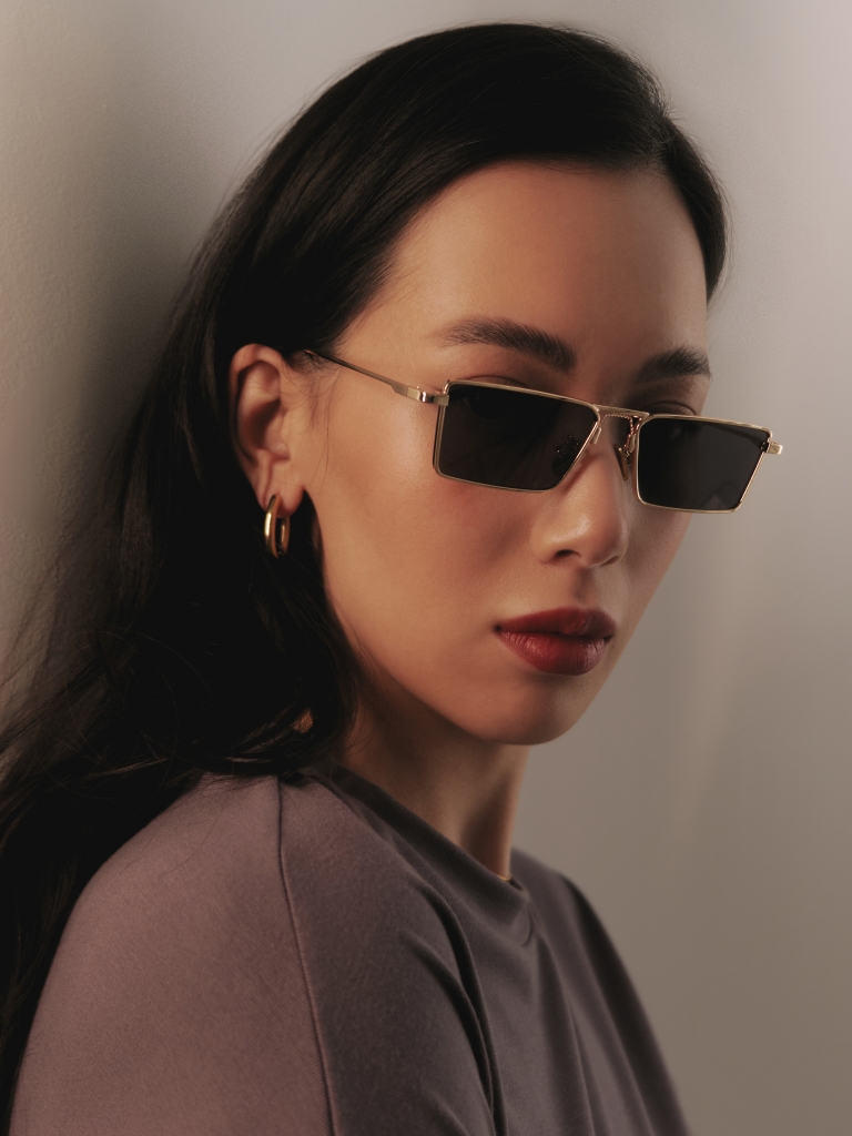 Sunglasses with metal frames
