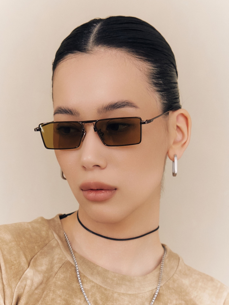 Sunglasses with metal frames