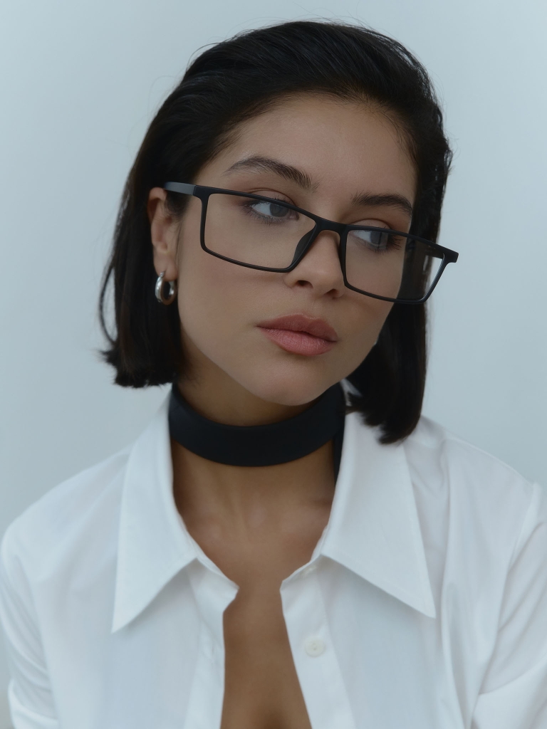 نظارات تزينية ذات عدسات مستطيلة