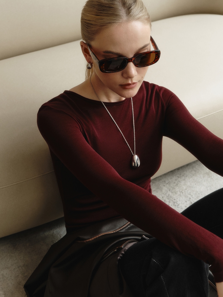 Sunglasses with large lenses
