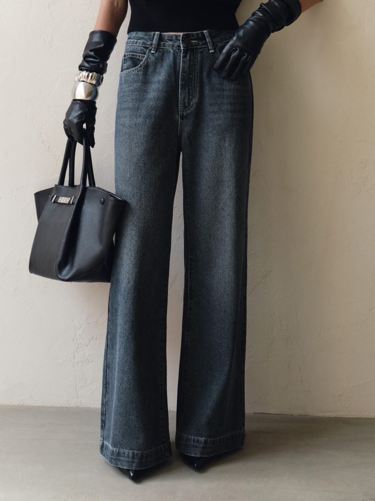 Mid-rise flared jeans