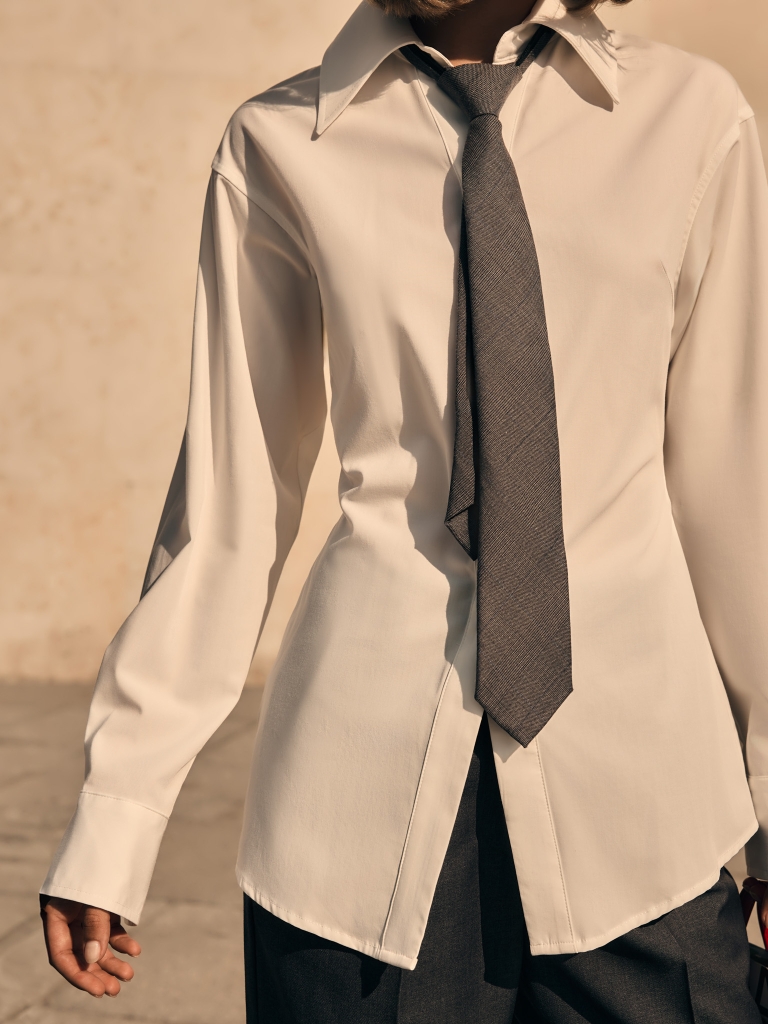 Прямая рубашка с ремнем на талии