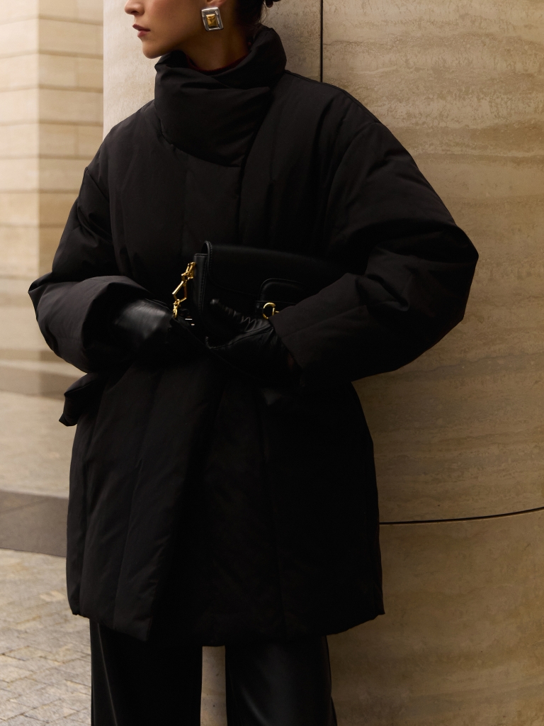 Short down jacket with high collar and leather belt