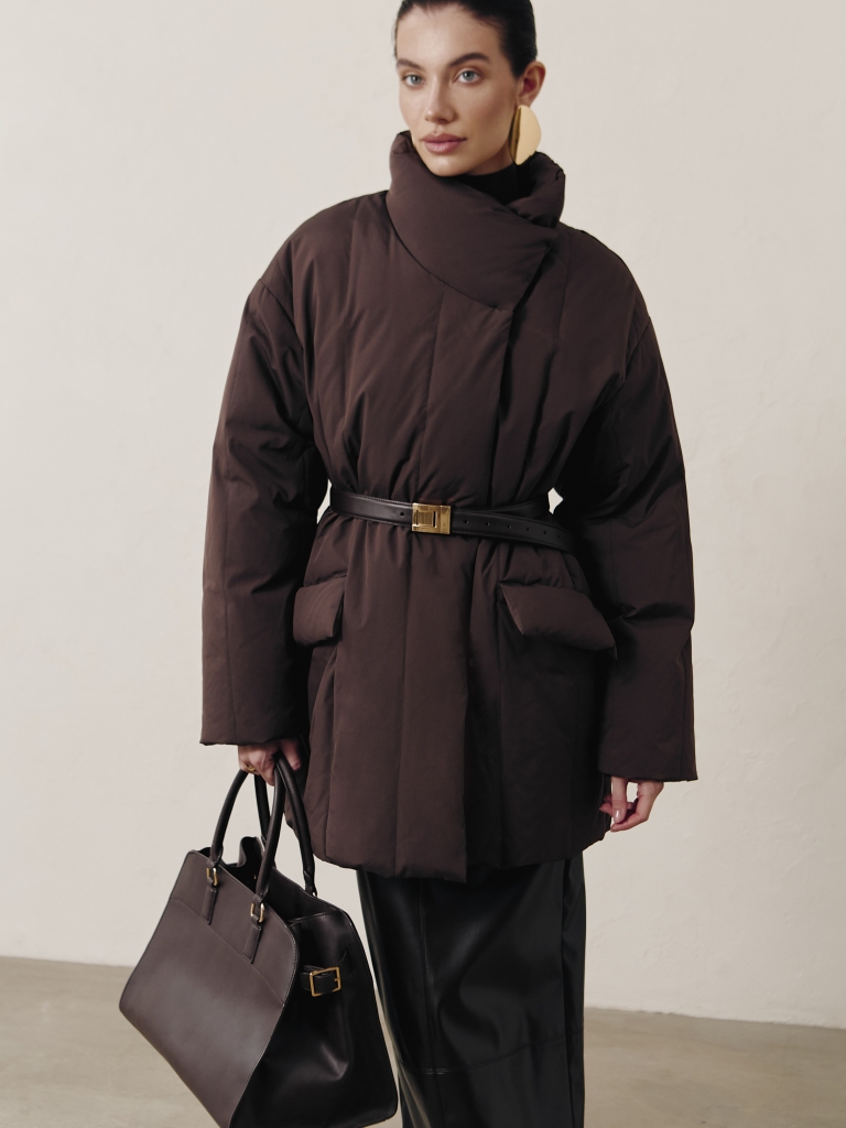 Short down jacket with high collar and leather belt
