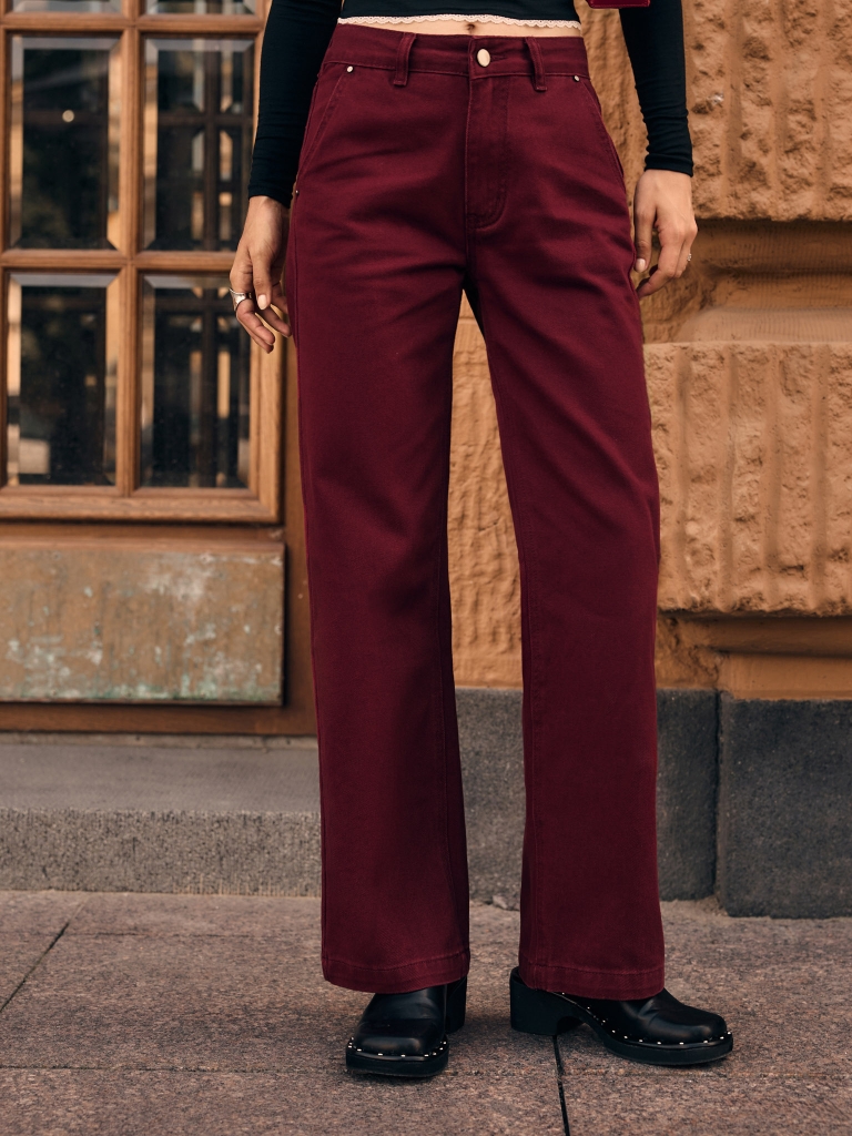 Jeansy o prostym kroju