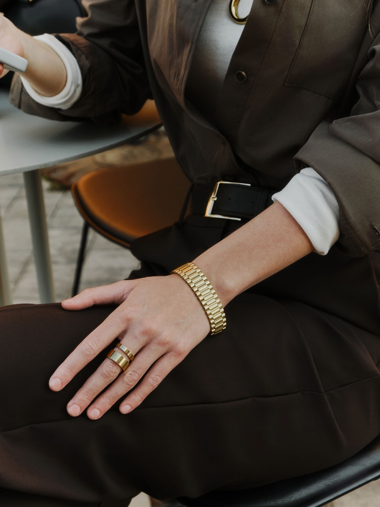 Multi-section metal bracelet