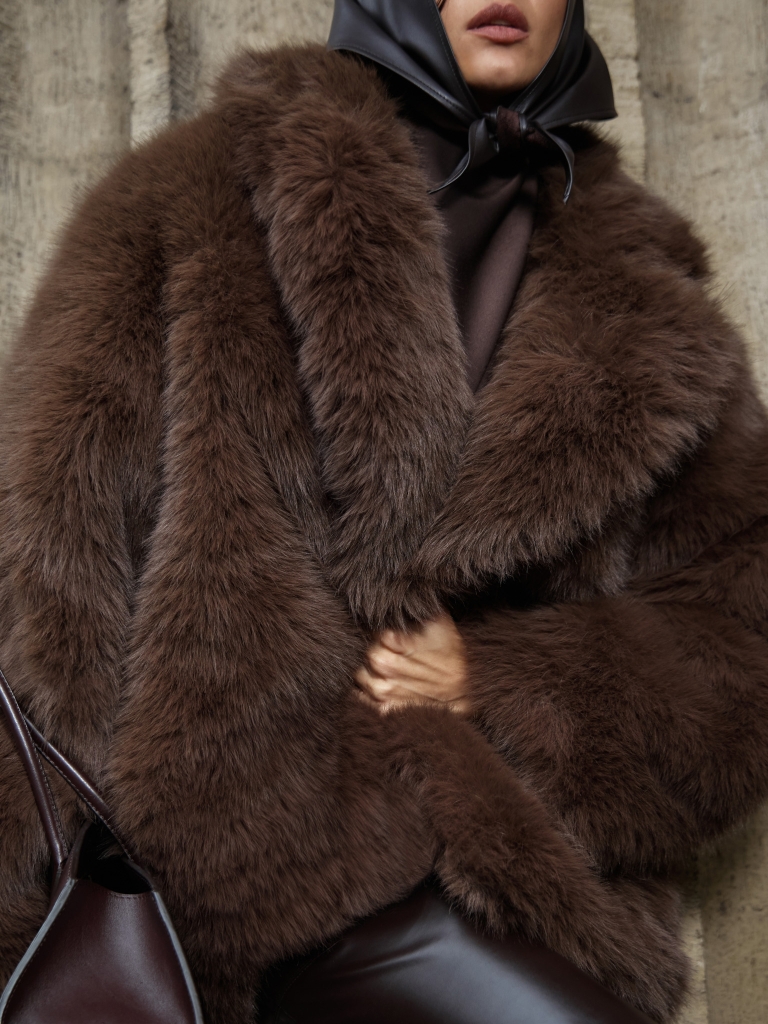 Short eco-coat with voluminous collar