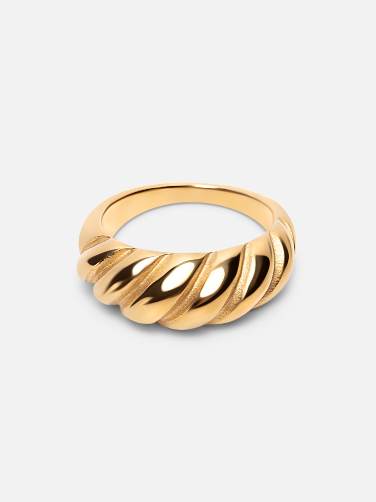 Twisted ring