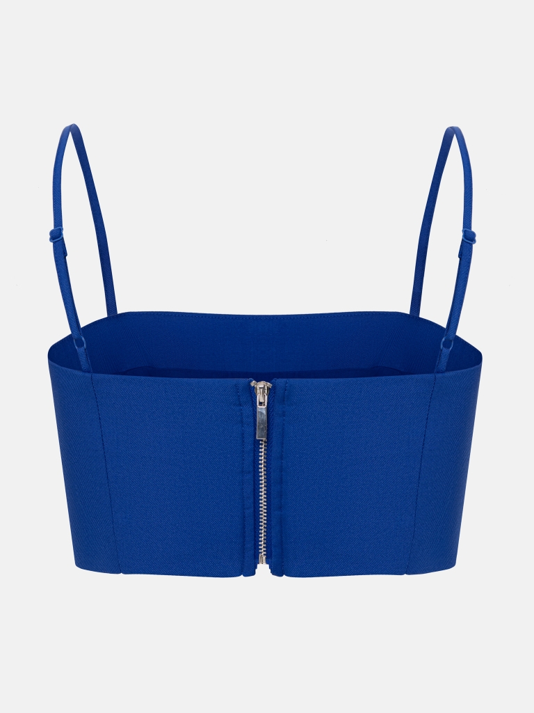 Tailliertes Oberteil mit schmalen Trägern