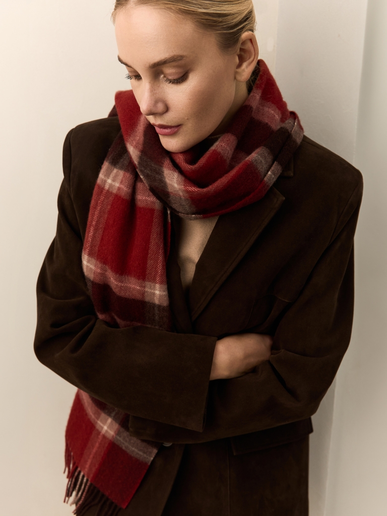 Woolen yarn checked scarf