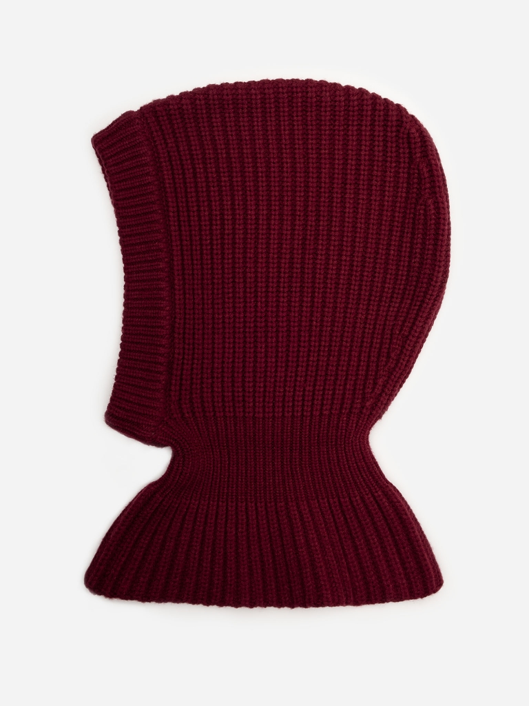 Knitted bonnet with ribbed details