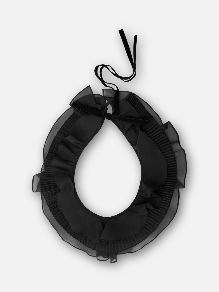 Scarf with frills