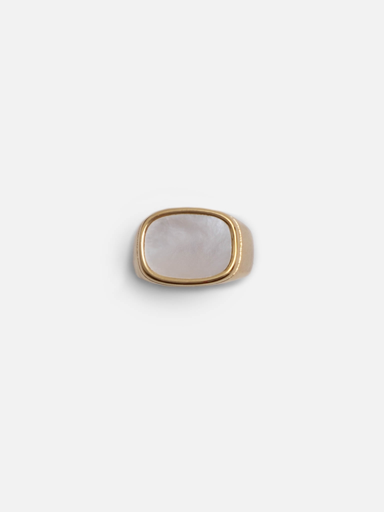 Golden ring with contrasting insert