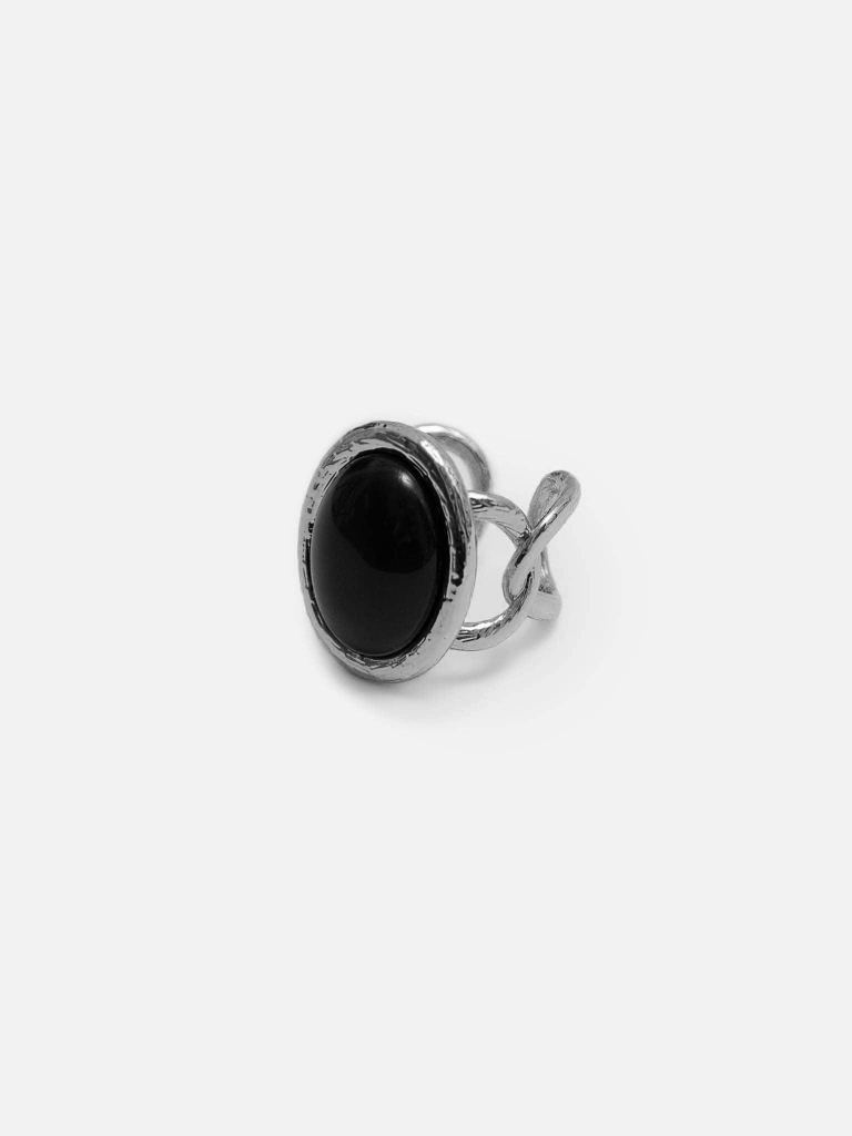 Ring with contrasting oval inlay