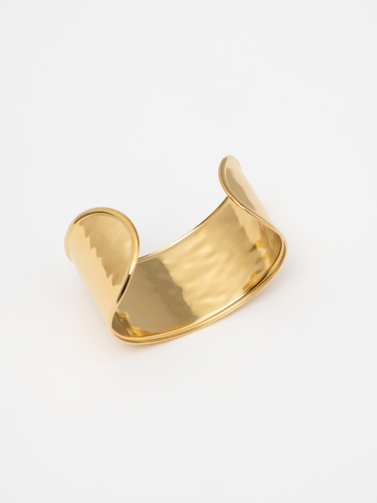 Round bracelet made from textured metal