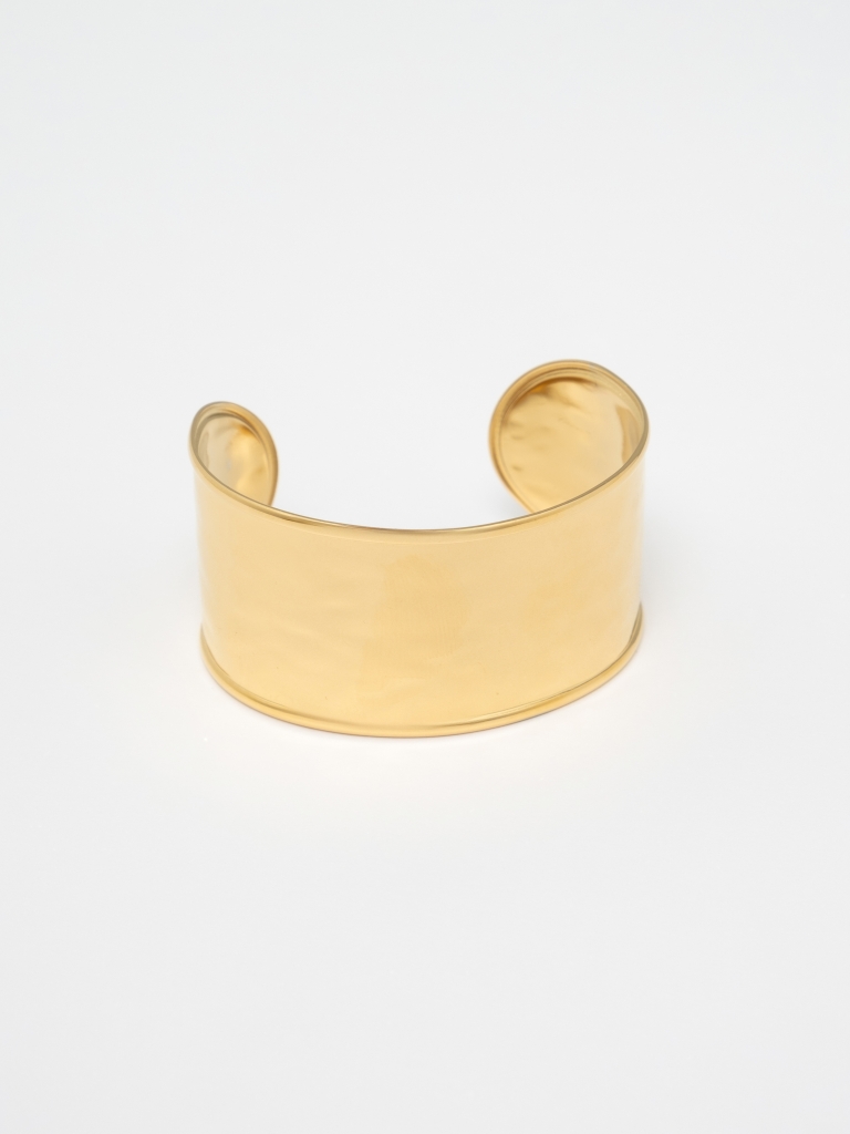 Round bracelet made from textured metal