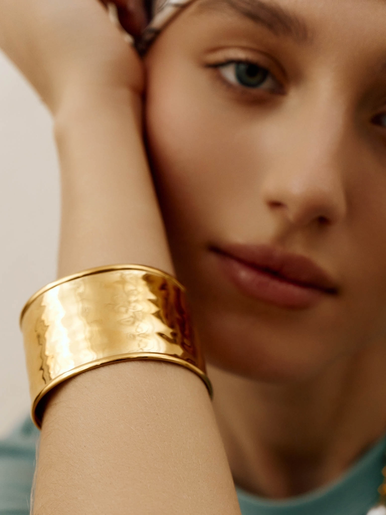 Round bracelet made from textured metal