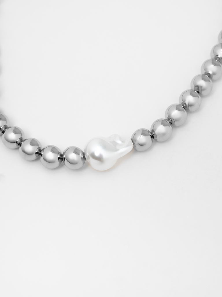 Silver beads necklace with pearl pendant