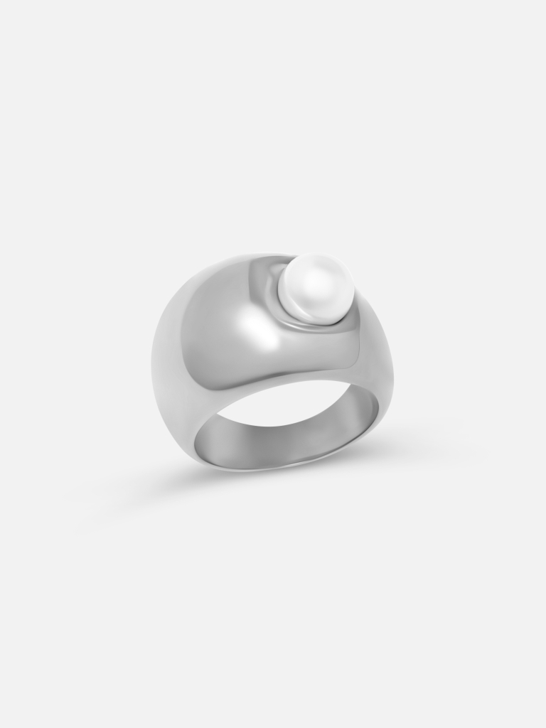 Puffy ring with large pearl