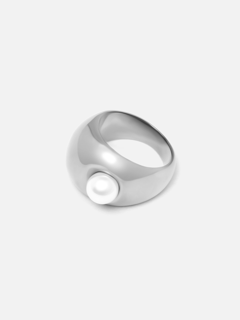 Puffy ring with large pearl