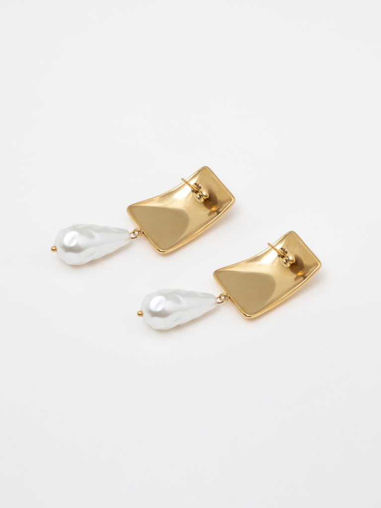 Rectangular earrings with pearls