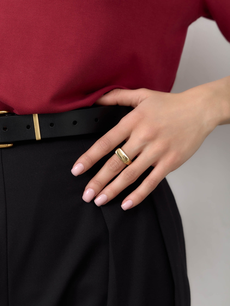 Rectangular shaped ring in smooth metal