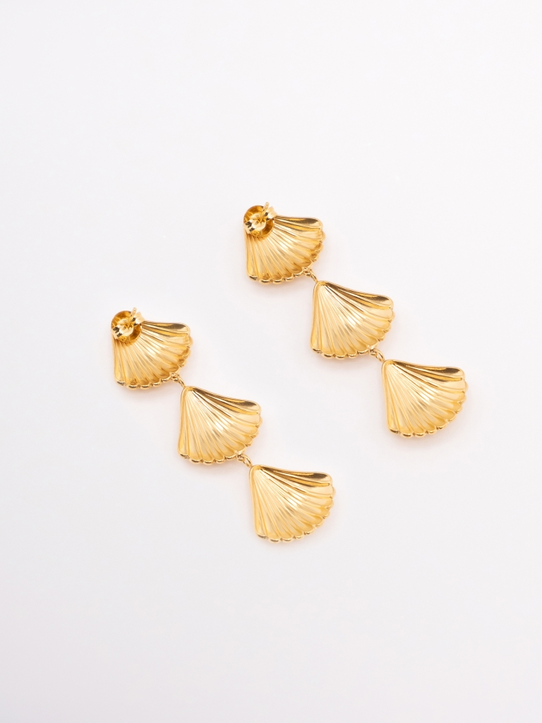 Shell stud earrings