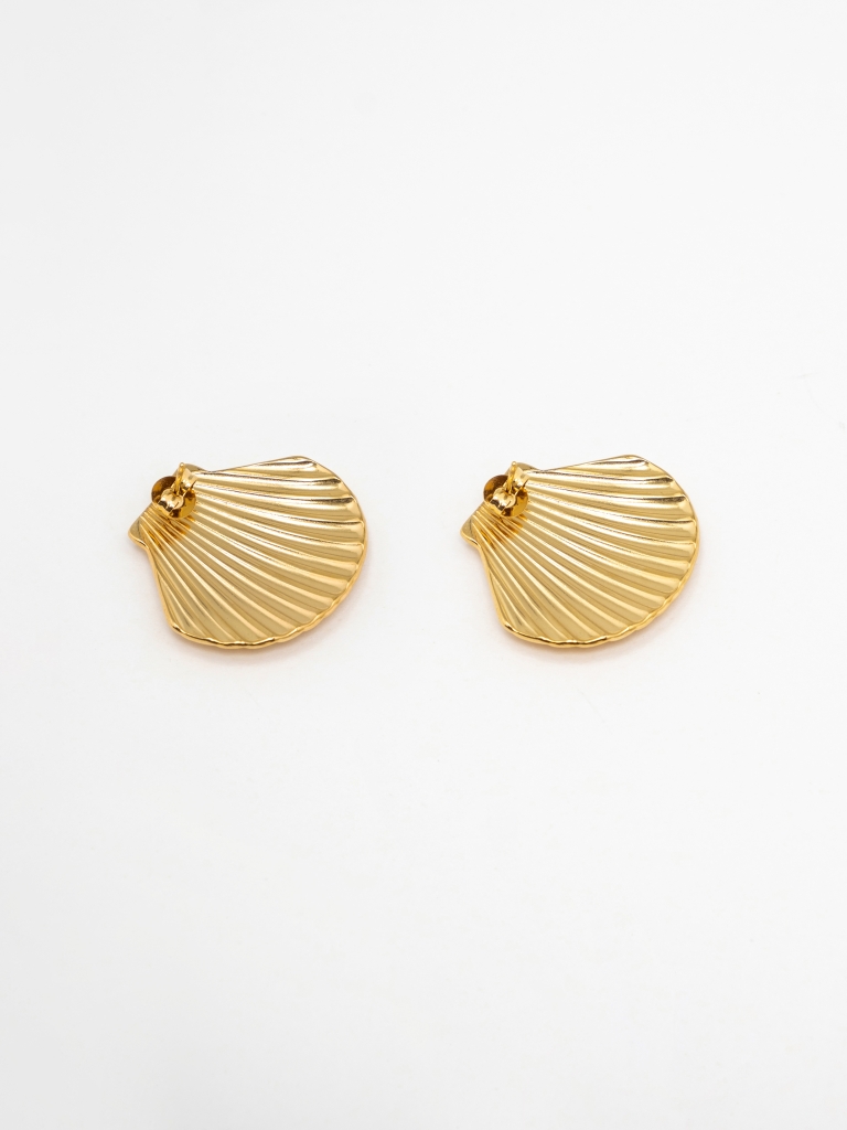 Shell stud earrings