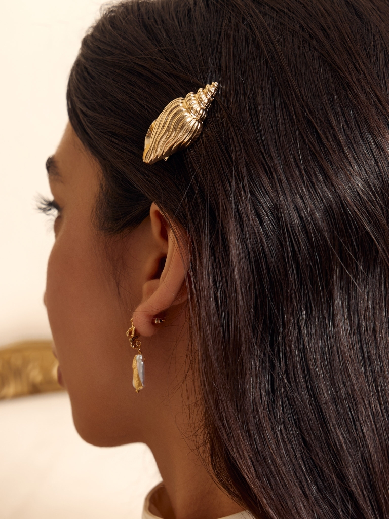Golden hair clip with marine decor