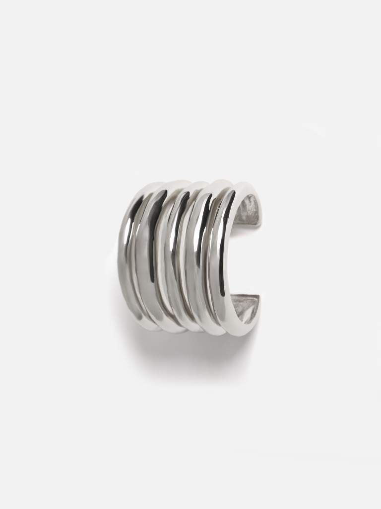 Wide round bracelet
