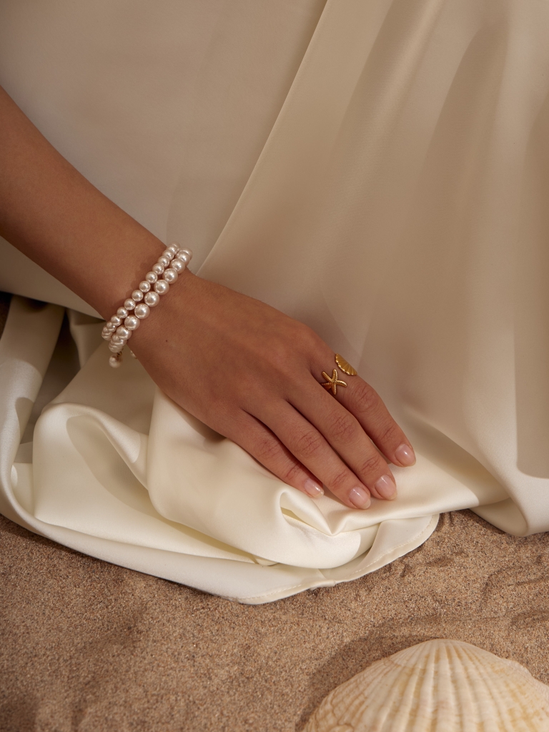 Set of two pearl bracelets