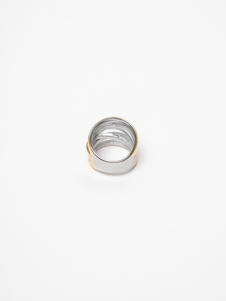 Wide complex-shaped ring