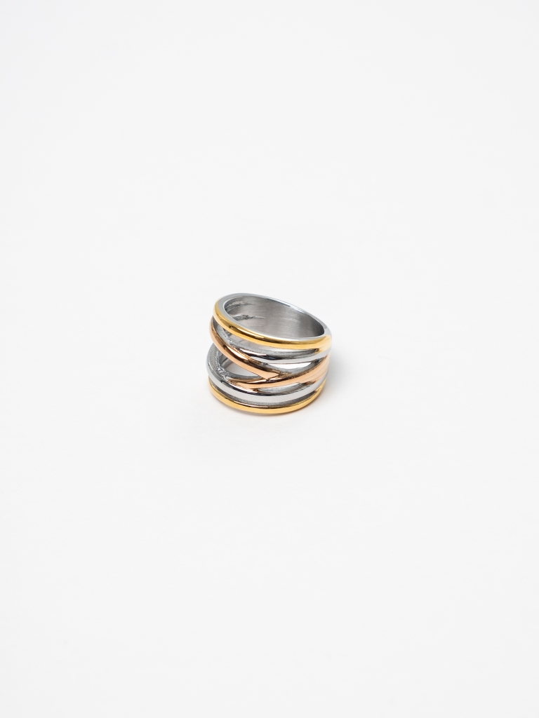 Wide complex-shaped ring