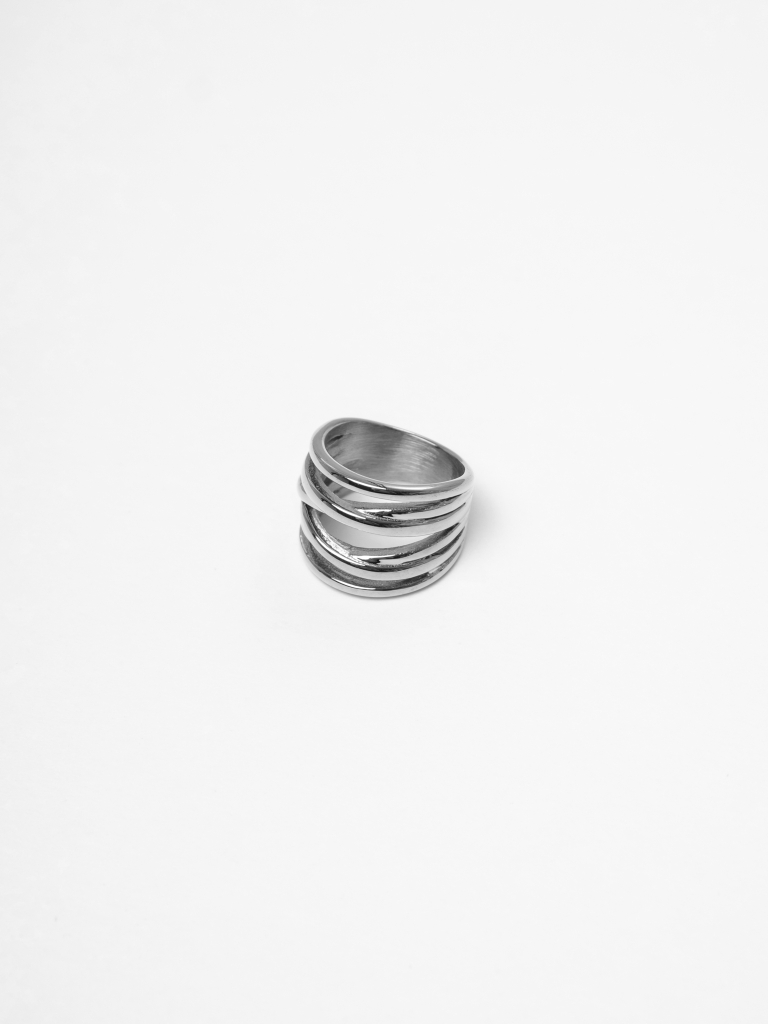 Breiter komplex geformter Ring