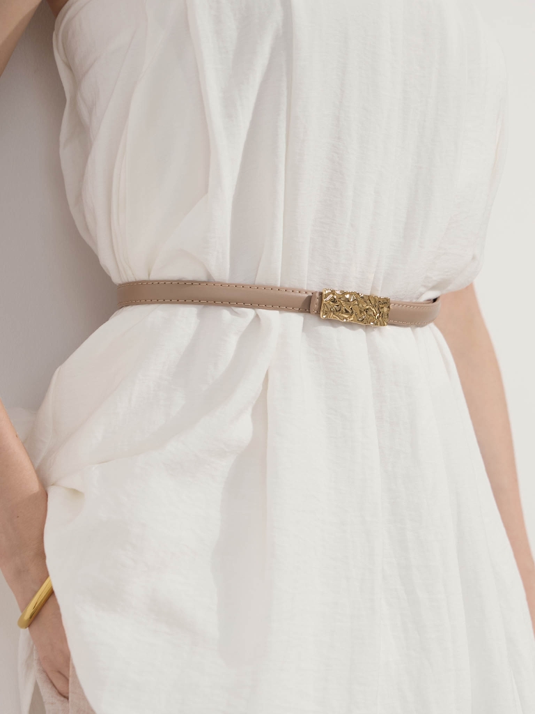 Belt with textured buckle