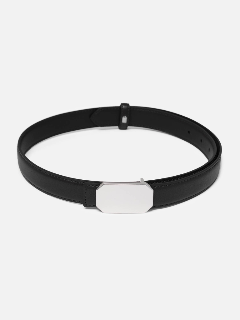 Wide belt with shaped buckle