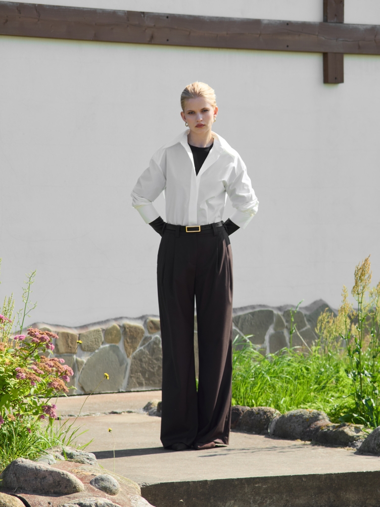 Flared suiting trousers with waist pleats
