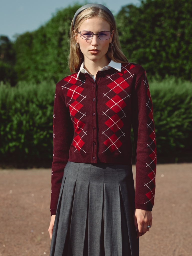 Прямой кардиган с контрастным орнаментом