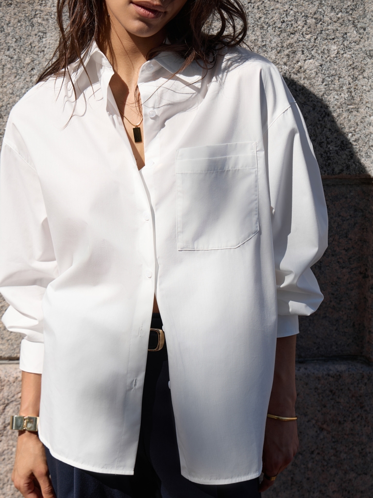 Loose shirt with a chest pocket