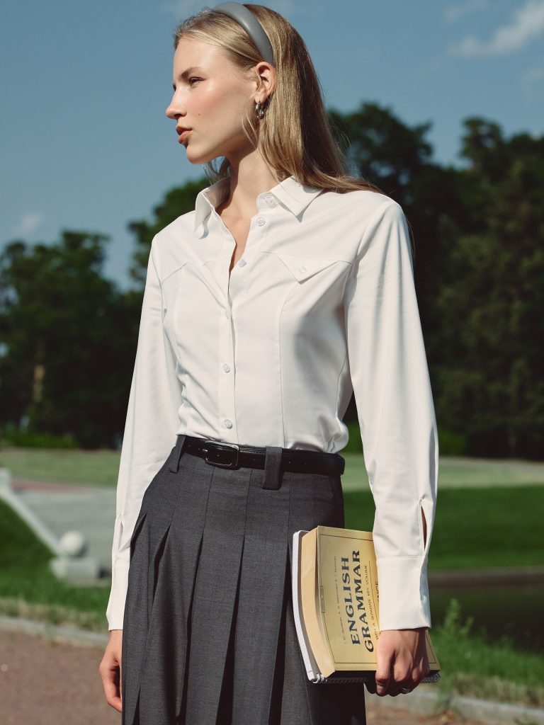 Приталенная рубашка с треугольным клапаном