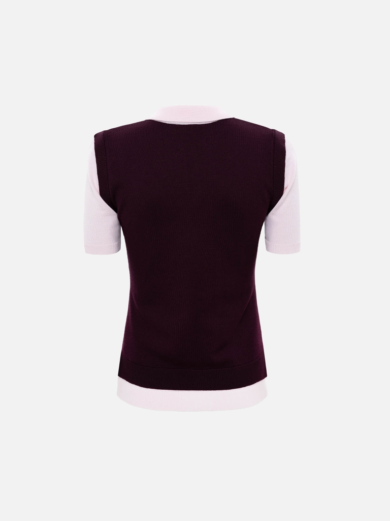Polo en maille avec gilet et broderie contrastés