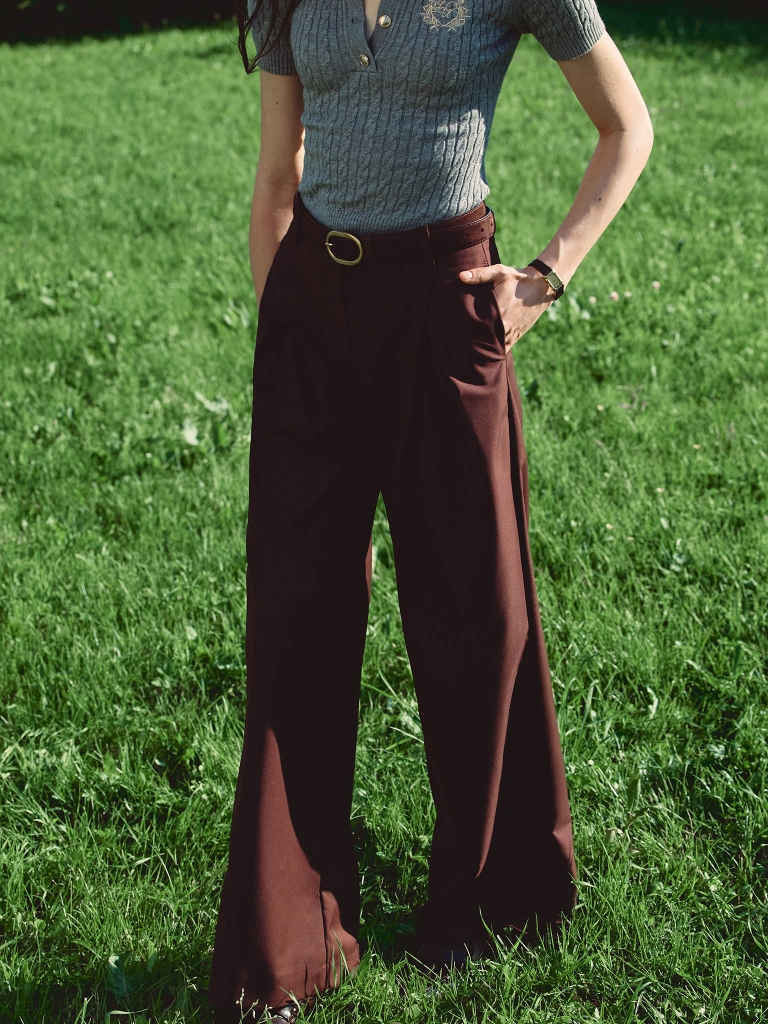 Loose suiting trousers with pleats on the waistband