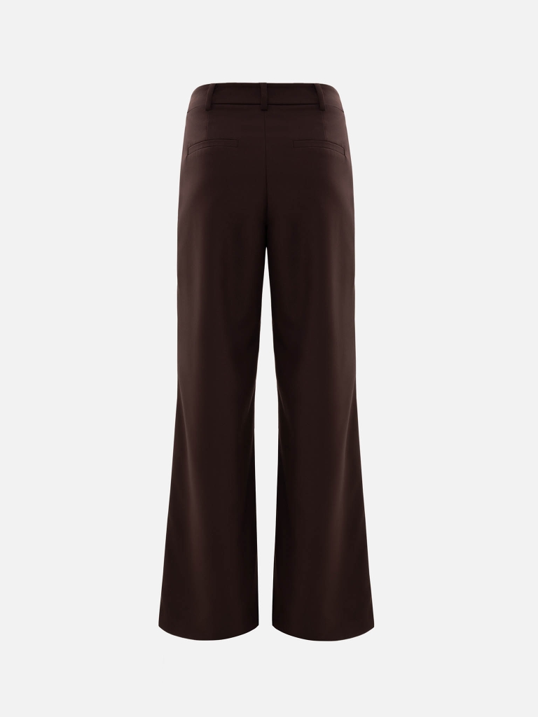 Loose suiting trousers with pleats on the waistband