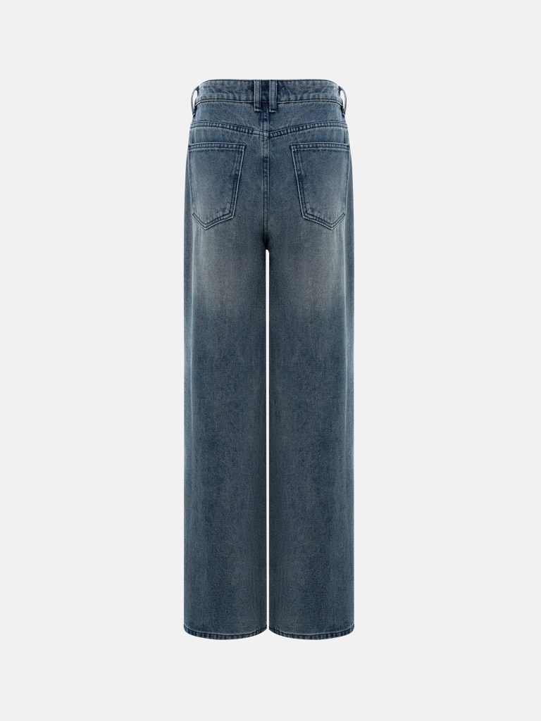 Loose jeans with waist pleats