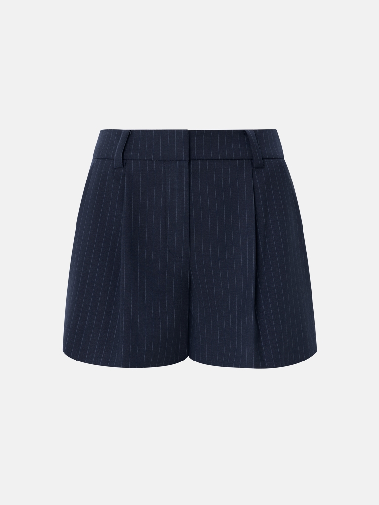 Mini shorts in fine pinstripes 