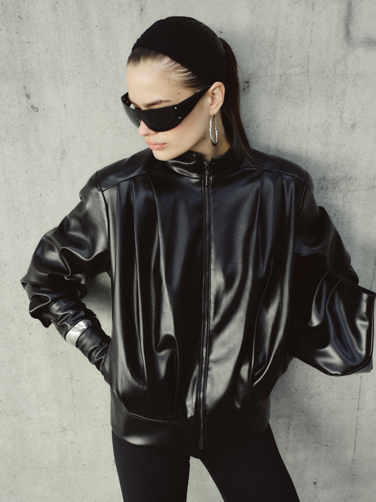 Куртка из экокожи со складками