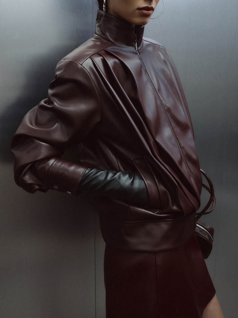 Куртка из экокожи со складками