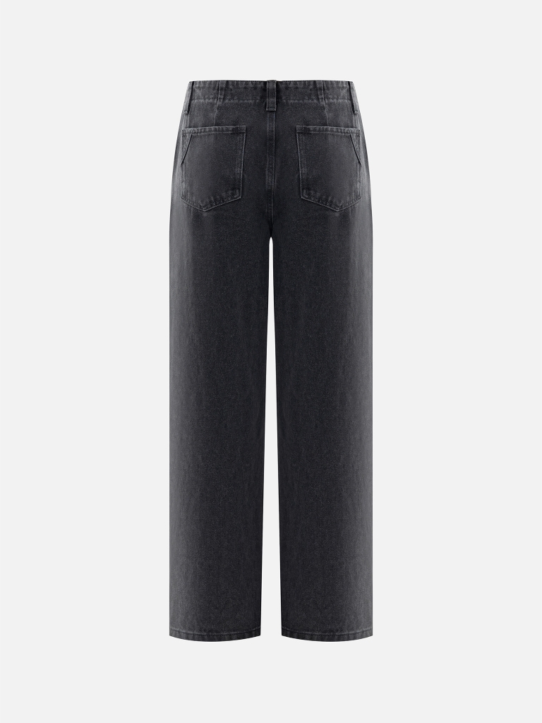 Loose mid-rise jeans