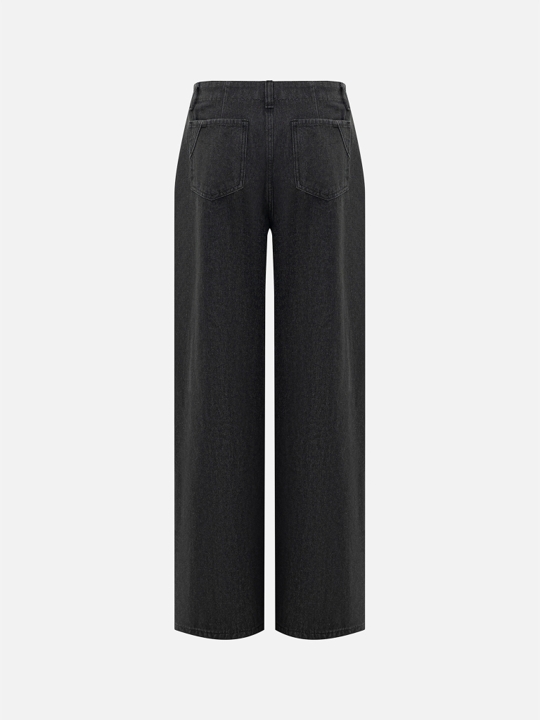 Loose jeans with waist pleats